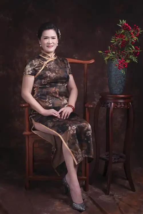 夕阳红的美篇旗袍女人