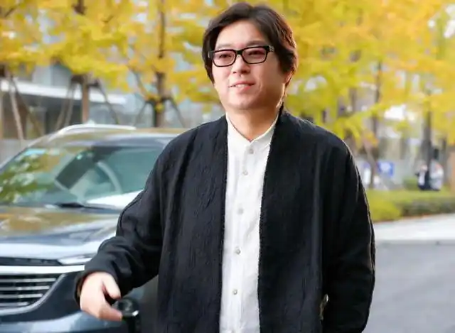 51岁高晓松瘦身成功26天减重26斤穿黑色开衫像换了个人