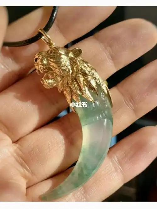 霸气虎牙底细飘花料子很美佩戴很酷