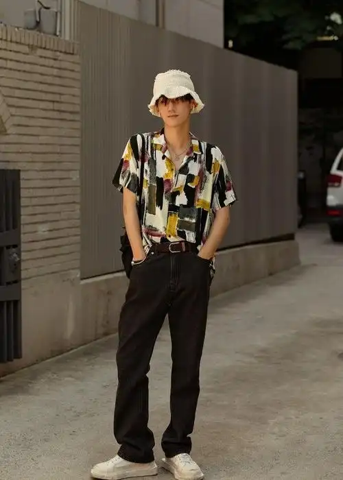 这是一组秋冬季男生街拍穿衣搭配潮流风向标!