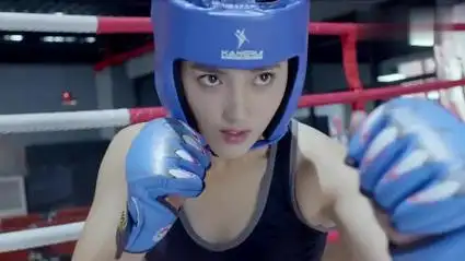 麻辣变形计:关小迪正在和张燕进行着比试,并没有看到留言