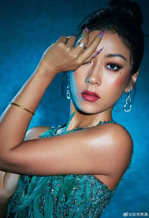 粉底刷太白吉克隽逸霸气回应黑的白的姐都很美