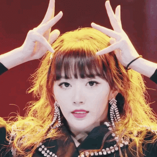 孔雪儿是首个拥有直线腿的女生短裤常年只穿15厘米无敌撩人