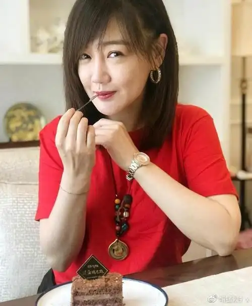 薛佳凝胡歌最佳前任如今出家礼佛有种爱止于唇齿掩于岁月