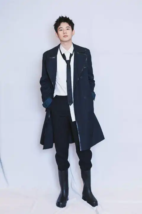 胡先煦写真照曝光 帅气逼人