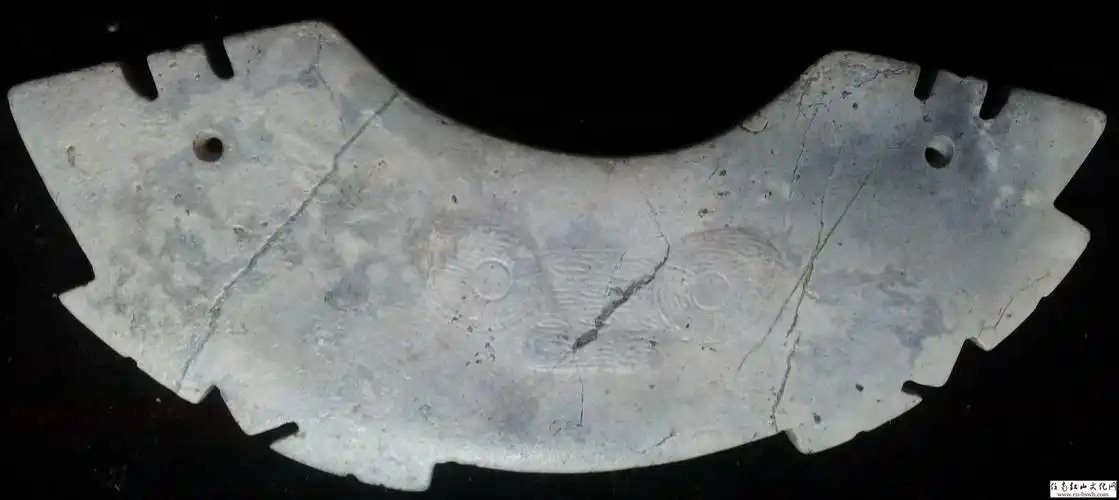 良渚玉璜,皮壳看老?