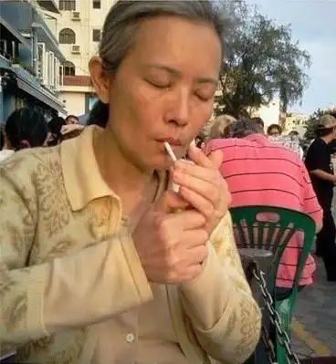 探访蓝洁瑛寓所 知情人透露:她早前曾洗澡摔伤