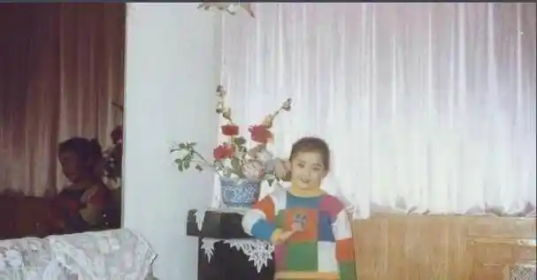 小时候就输给了迪丽热巴,还称随便一张照片就完爆古力娜扎!