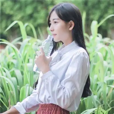 女生唯美有意境长发头像2020最新 他笑的时候光芒都将我刺透