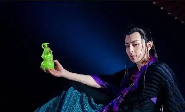 邓伦《封神演义》演子虚立flag,吊威亚发懵,演只狐狸真不容易_心思