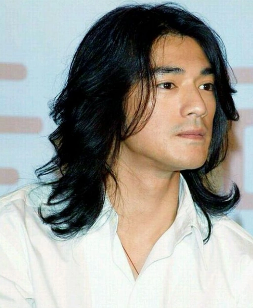 木村拓哉应属于气质大于美貌的男明星,留起长发的他从来不会让人感到