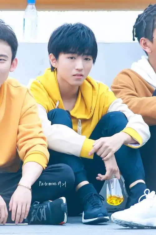 高能少年团录制  "由于你的出现别人都显得不过如此"  @tfboys-王俊凯