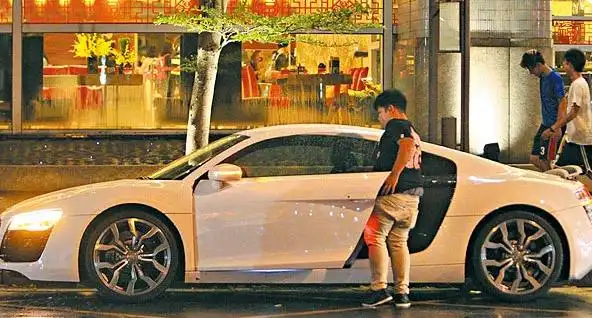 罗志祥获粉丝开百万豪车护送 坐拥9处房产