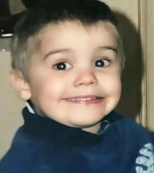 海莉为贾斯汀比伯庆生秀恩爱大撒狗粮我爱你这是你的28岁