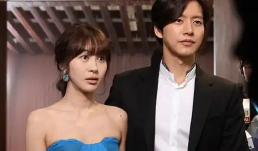 图朴海镇李菲儿上演霸道总裁爱上灰姑娘为强吻向女方道歉