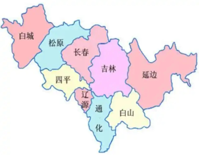 吉林第一名潭,与台湾日月潭仅一字之别互为姊妹潭,并称潭中双绝