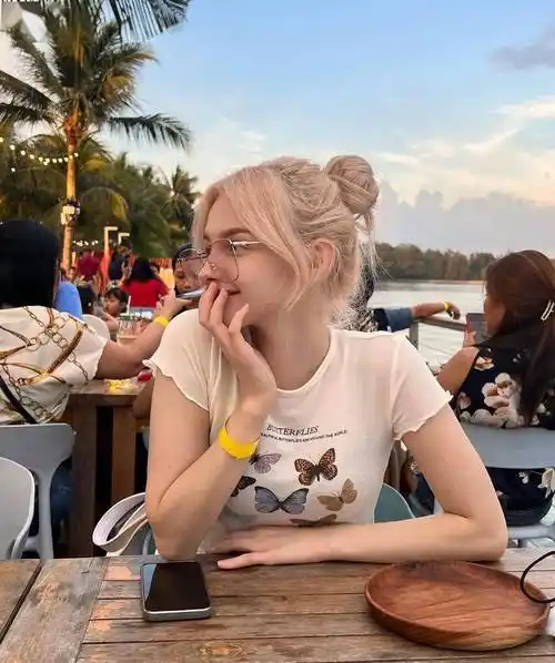 【纬度花边】|乌兹别克斯坦嫩模elina_公众_灵气_elina