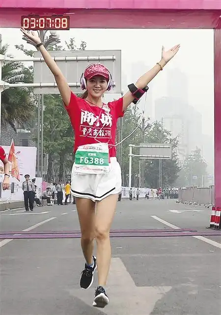4000丽人点靓马拉松商报美女跑团好high
