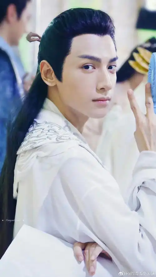 罗云熙 古装角色##罗云熙上山的神到下山的人