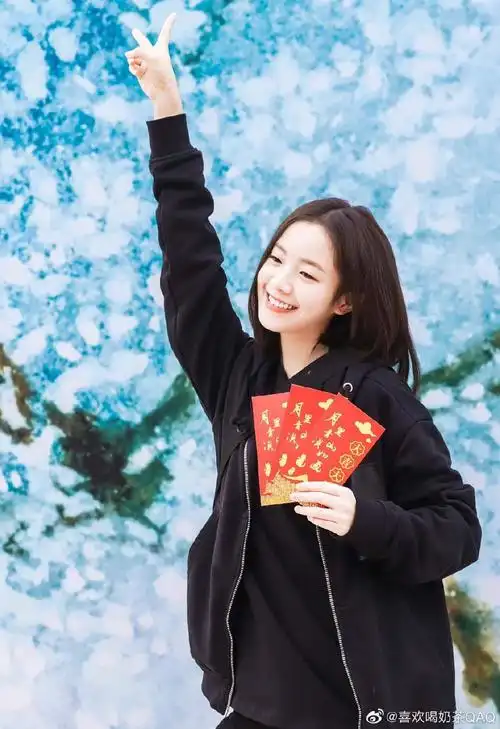 78安利00后女演员李庚希