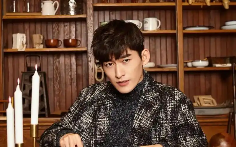 马思纯逆行被罚道歉后扯出李易峰和张翰违规行为一个比一个恶劣