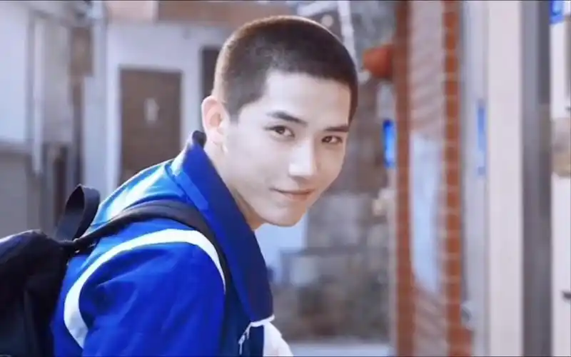 活动  〖王安宇〗最近这个寸头已经霸屏了我的首页!笑起来太好看了!