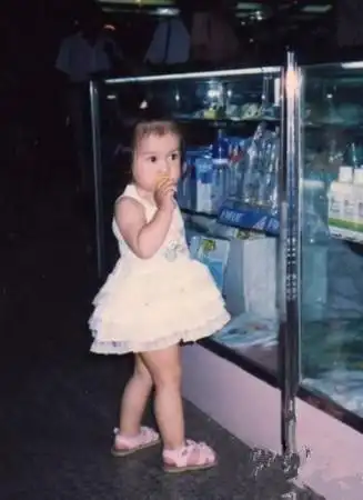 angelababy生子 angelababy晒童年照力证未整容