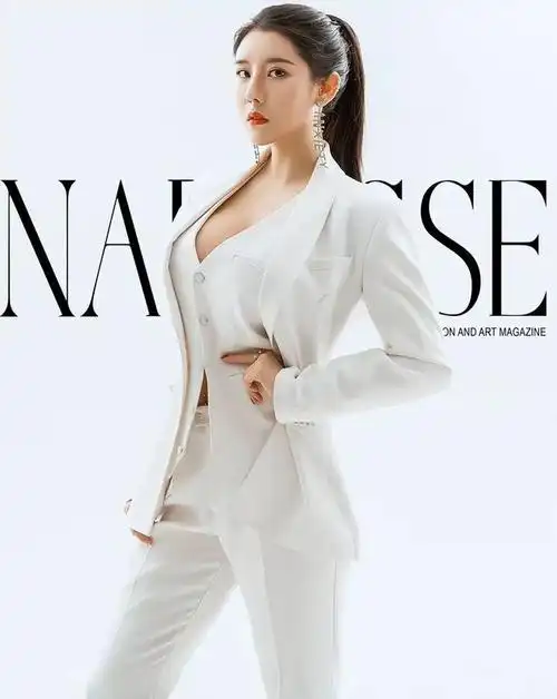 "中国臀神"刘太阳,e罩杯,圆润翘臀,这身材谁扛得住?