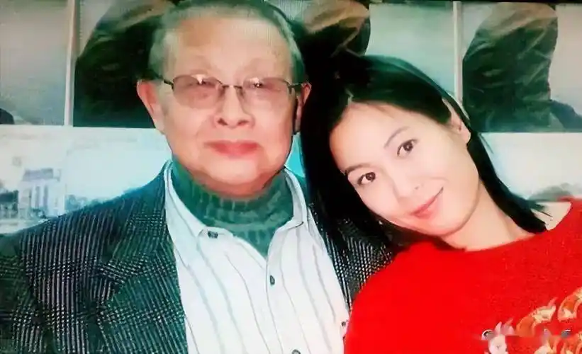 父亲是海军舰长,家世显赫的她却嫁小2岁商人_刘若英_家里人_陈升