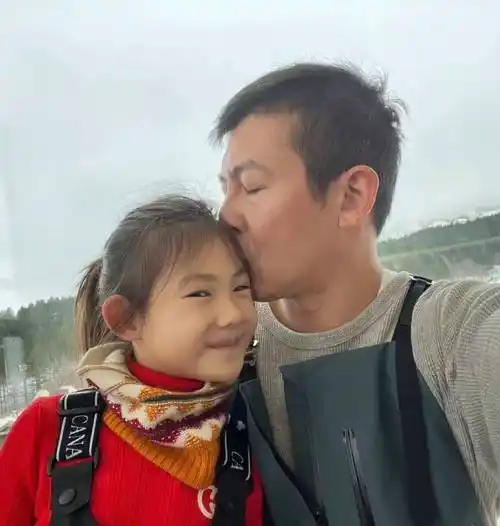 真实颜值曝光,法令纹明显,身材浮肿像"发面馒头"_林更新_钟汉良_尹正