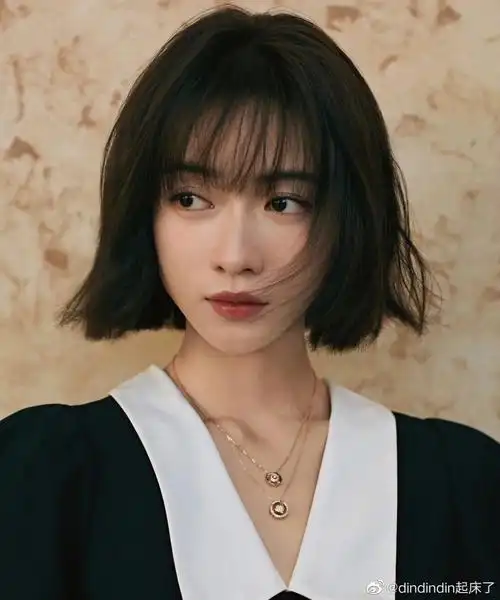 分享几张吴谨言的照片