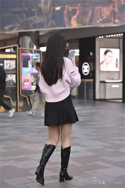 冬天不怕冷的美女选择穿赤脚鞋_黑色_款式_女性