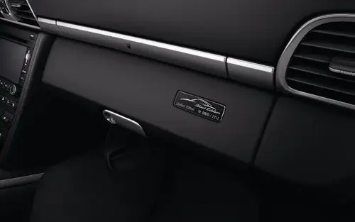 保时捷911纯黑限量壁纸