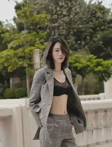 嫩模出身,成功换头的张馨月顺利迈进豪门!