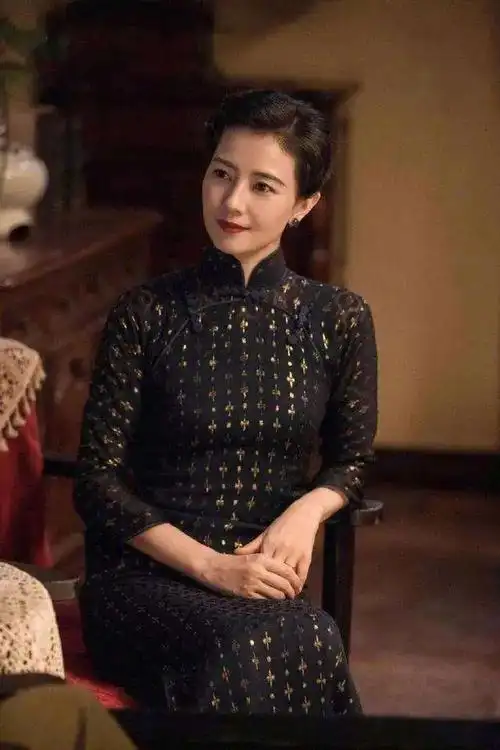 最好看红色旗袍明星,黑色旗袍怎样搭配好看-图片大观-奇异网