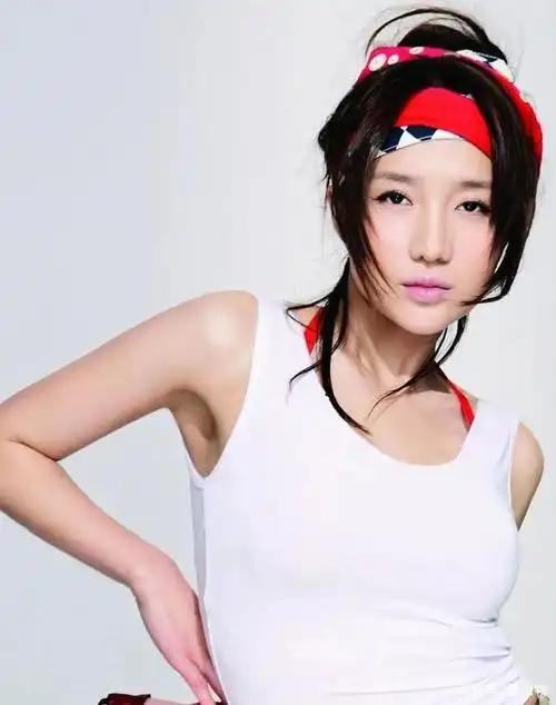 美丽性感的阿朵,从娱乐圈消失的那5年……丨百家故事