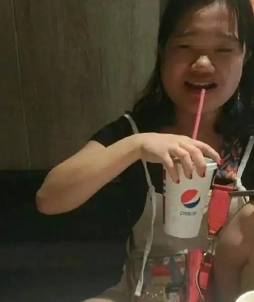 王者荣耀网恋奔现,看到真人的那一刻,网友:三百斤的貂蝉?