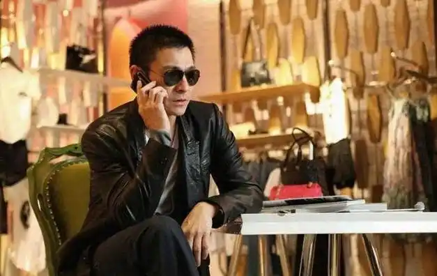 皮衣天王刘德华从赌神到莫斯科行动穿了30多年皮衣