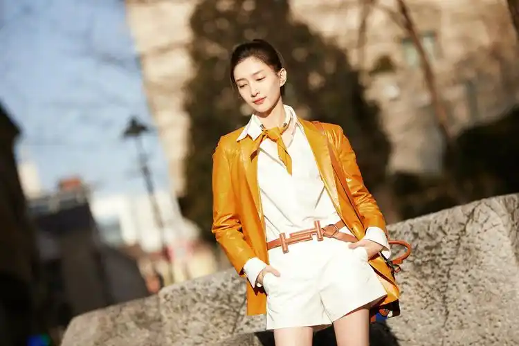 原创江疏影穿短裤看秀,一双大长腿优秀到上热搜,生图能吊打一众女星