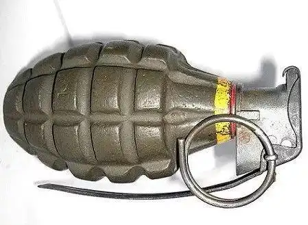 折纸吃鸡中的碎片手榴弹