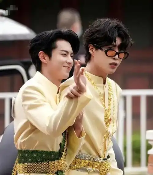 苗苗一年拼两胎王鹤棣范丞丞欺负白鹿白敬亭团队道歉陈凯歌亲捧儿子低