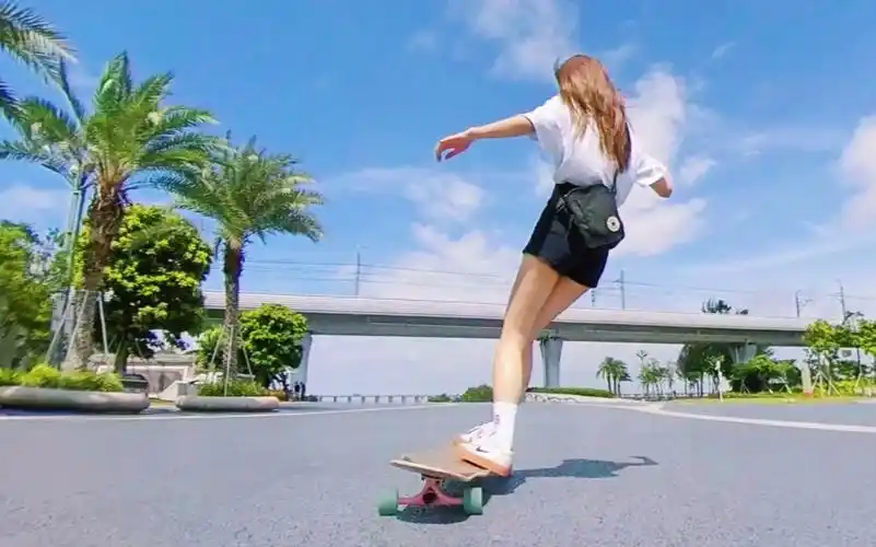 【影石实验室】滑长板的长腿小姐姐,又帅又美!