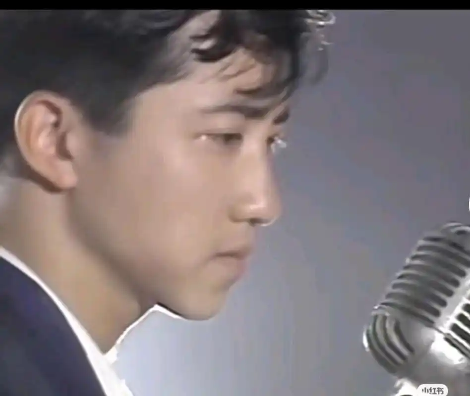 「反差魅力」罕见庾澄庆年轻时的照片,庾郎盘马地,却怕有春泥