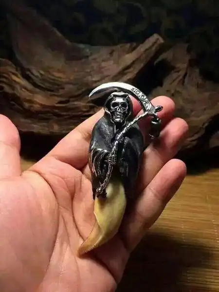 这个是一个死神来的镶嵌在熊牙上的物件谁能告诉我在哪里可以买到