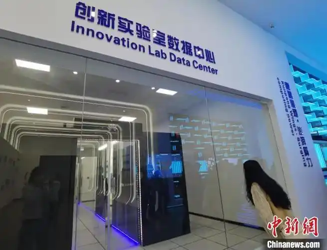 图为创新实验室数据中心. 张婧 摄