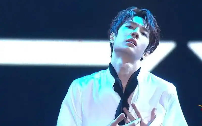 【王一博】少年在发光 | 禁欲系蒙眼舞高清 cut_哔哩哔哩 (゜-゜)つロ