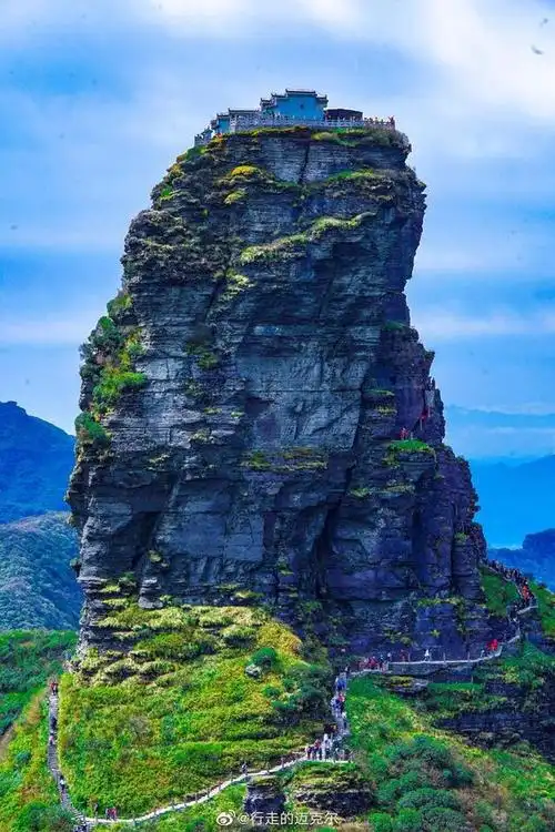 五一何必再去人挤人铜仁这千年名山比泰山更雄伟比华山更险峻