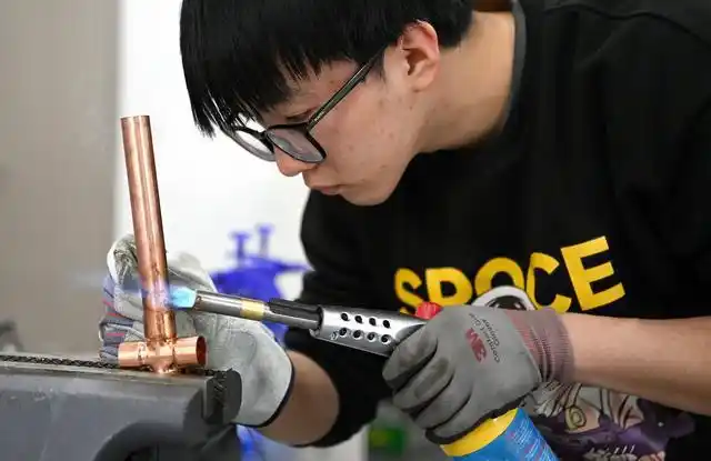 (新华全媒 )"00后"未来工匠以一技之长筑梦青春