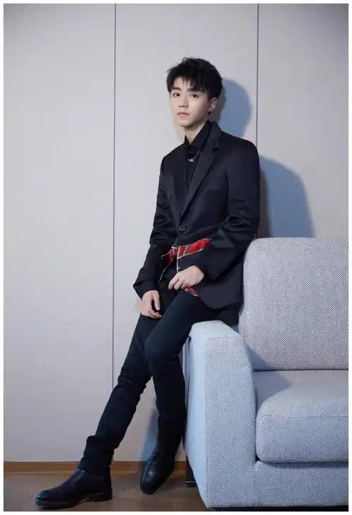 原创王俊凯气质少年养成计划牛仔装搭配细框眼镜文艺清新风