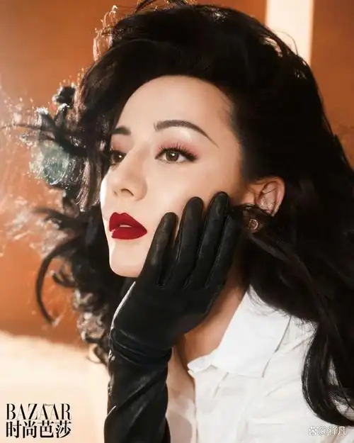 迪丽热巴写真雀斑妆粗长麻花辫盘头!肤白貌美性感妖艳